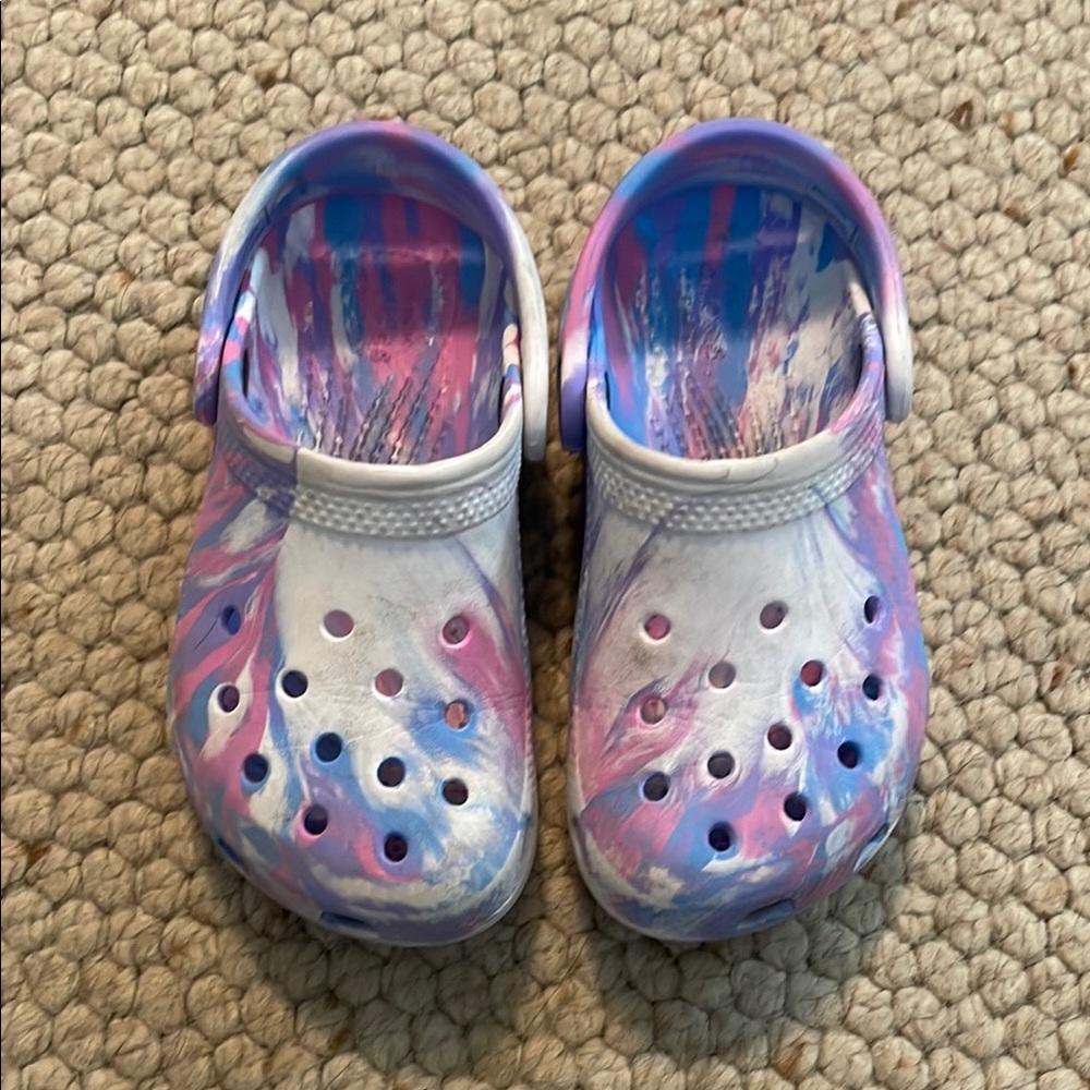 CROCS Kids Classic Marbled Tie-Dye Clog, size 10